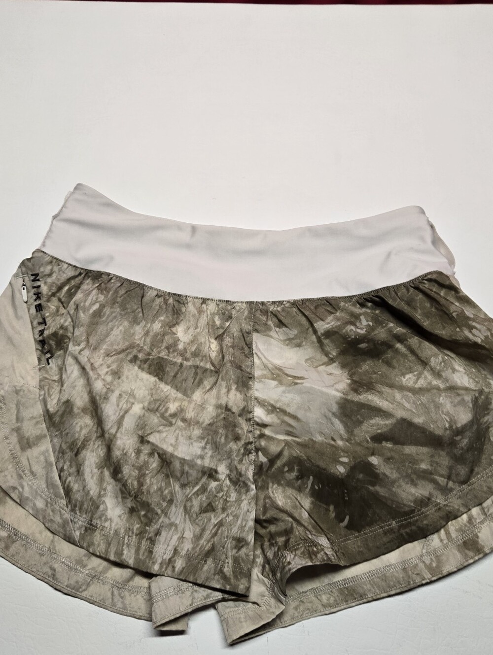 Nike Trail Repel Mid-Rise running shorts in a light brown tie-dye Womens  M